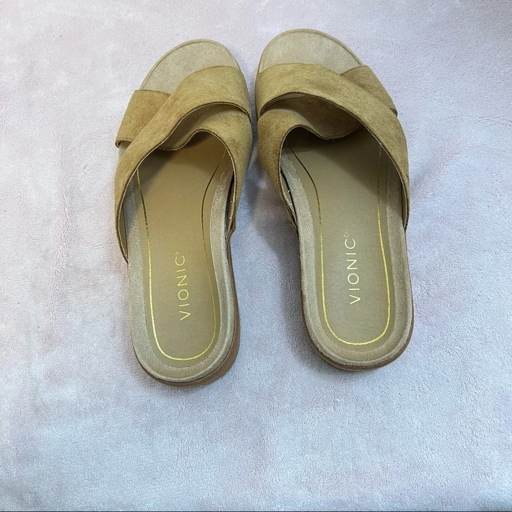 Vionic Hayden Platform Slip-On Sandal or Slides. Size 9 1/2.